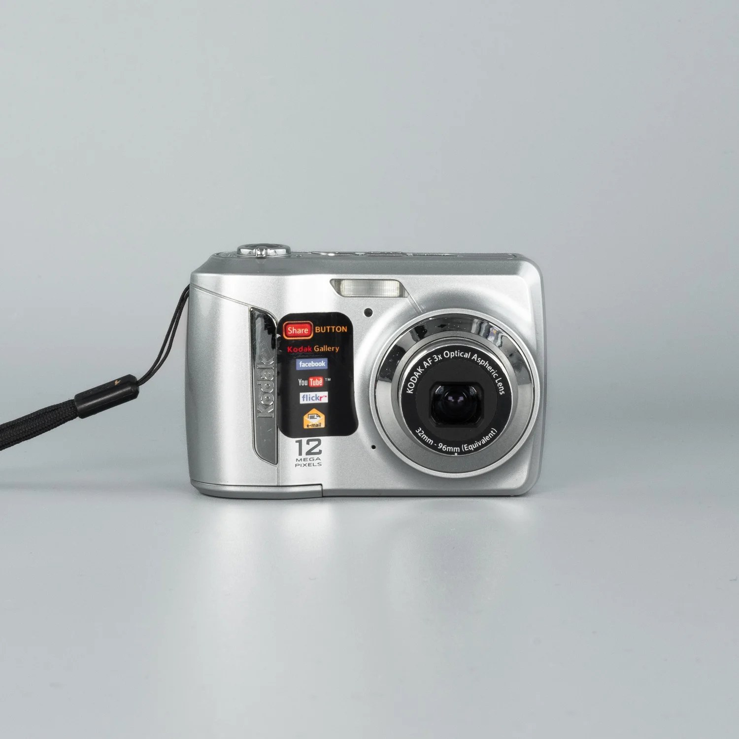 Kodak C143, серебристый фотоаппарат 12 Мп