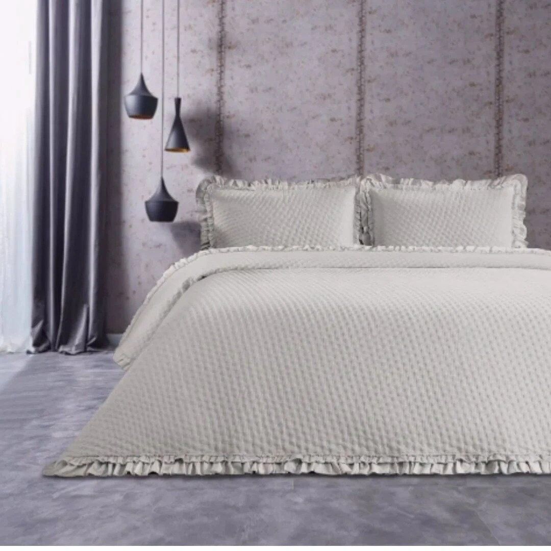 Yatak Örtüsü Fırfırlı Natural Ç.K. 3 Parça 240*260