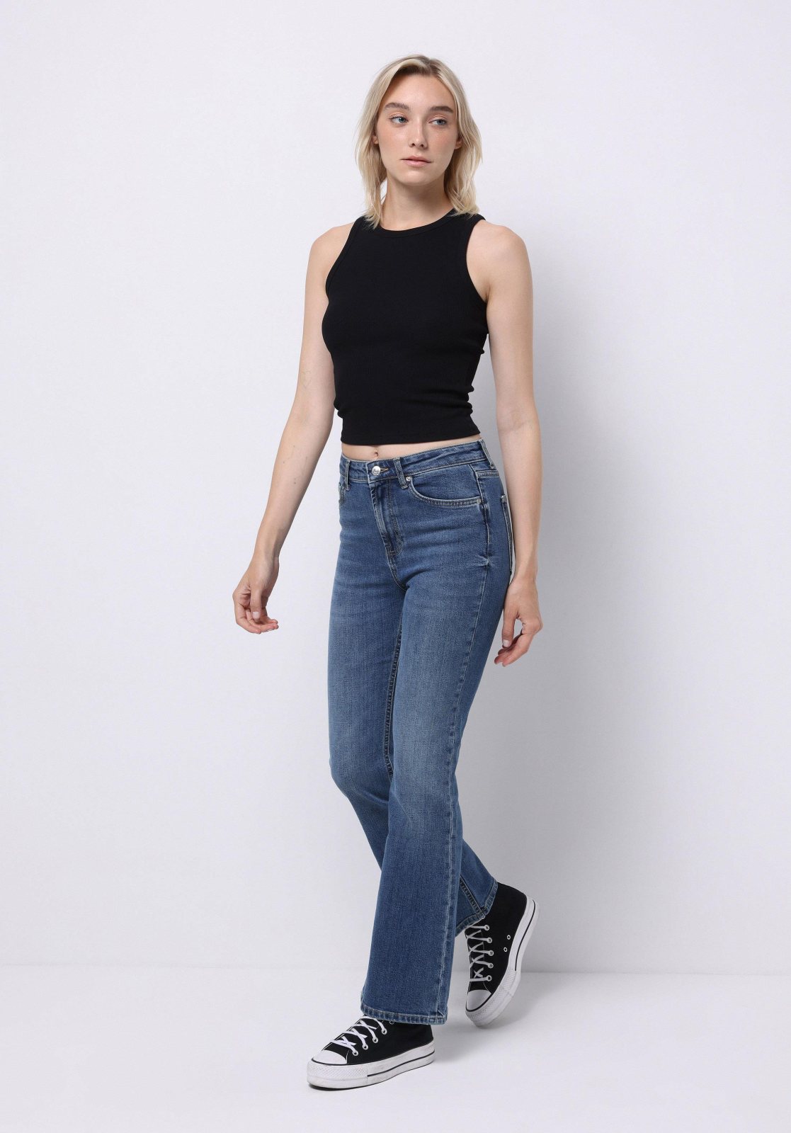 Colins 791 Monica Women's Jeans, Mid-Rise Straight Leg Regular Fit