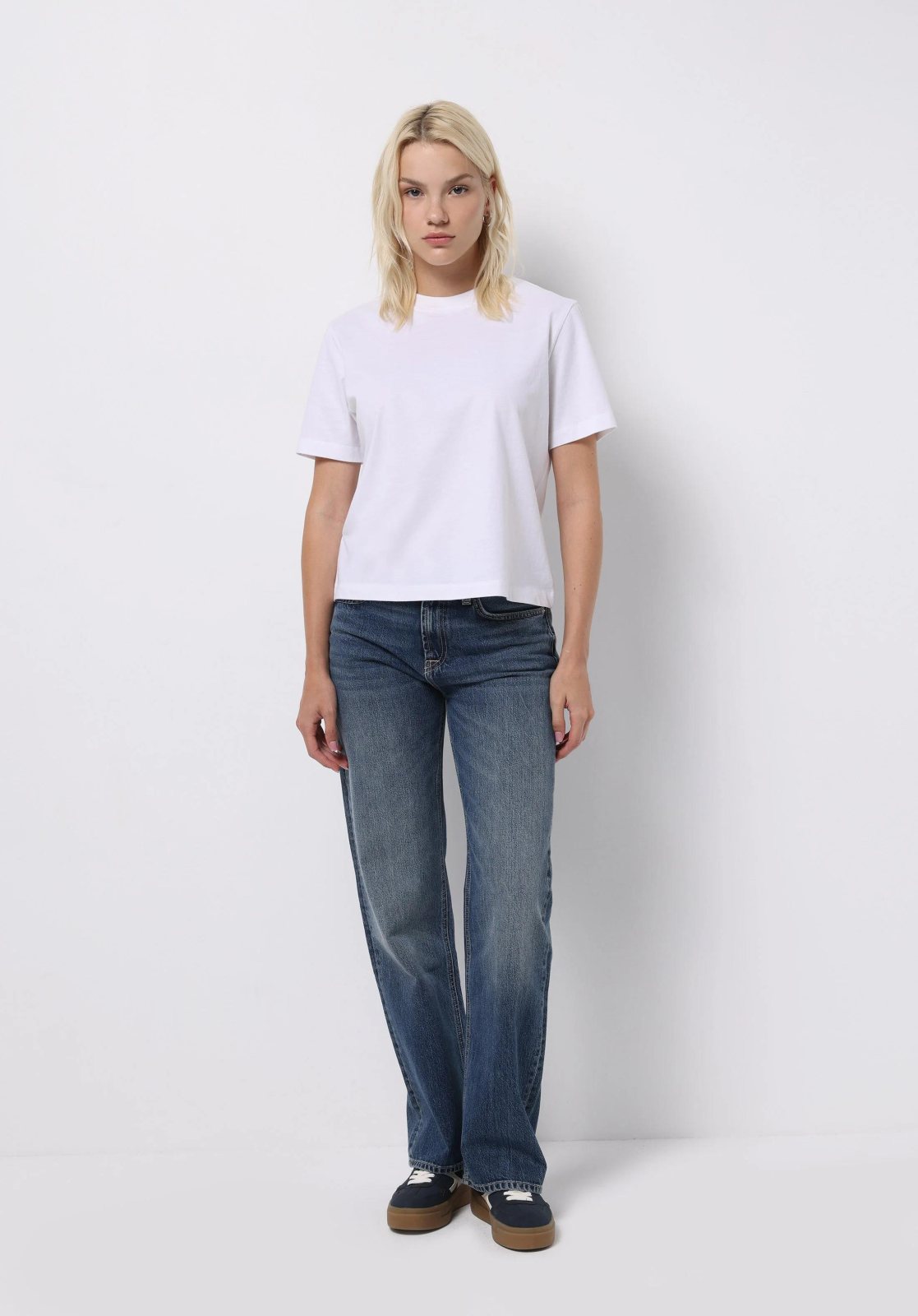 Colins 8939 Elisa Women's Jeans, Mid-Rise Straight Fit