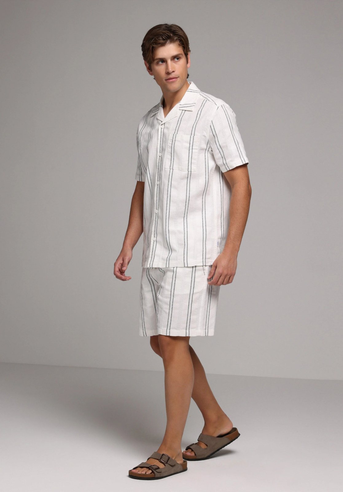 Colins 9721 Regular Fit Woven Men’s Shorts