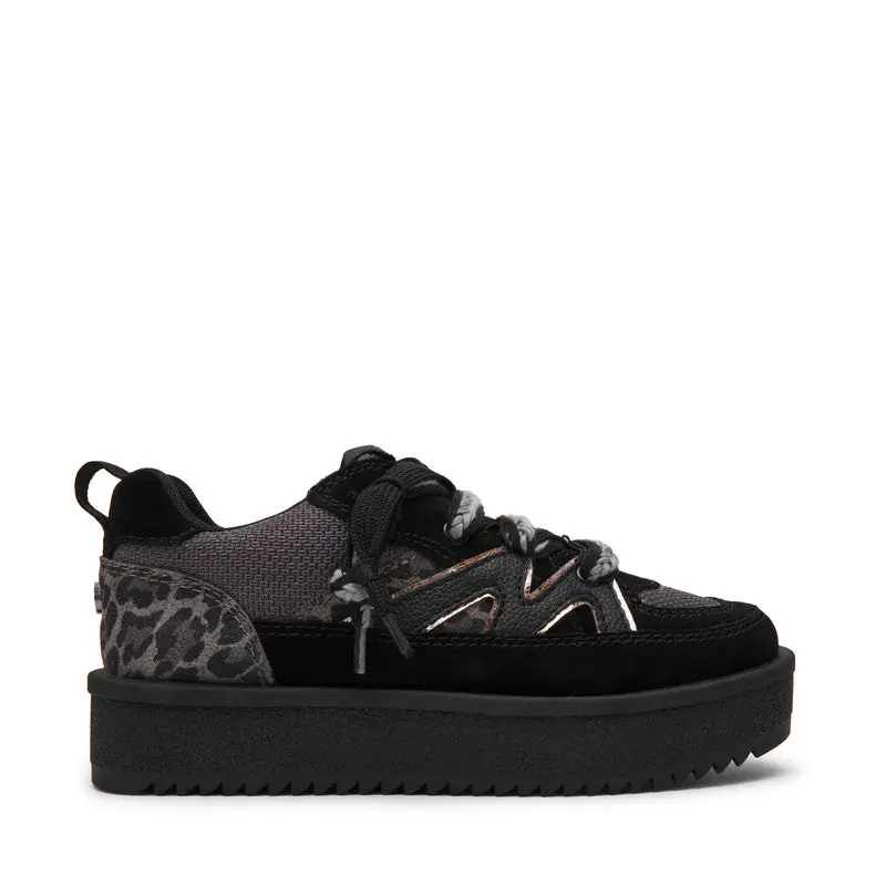 Steve Madden Umpire